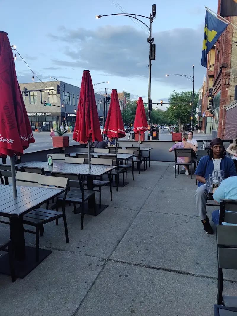 Fatpour Wicker Park: Ultimate Chicago Sports Bar